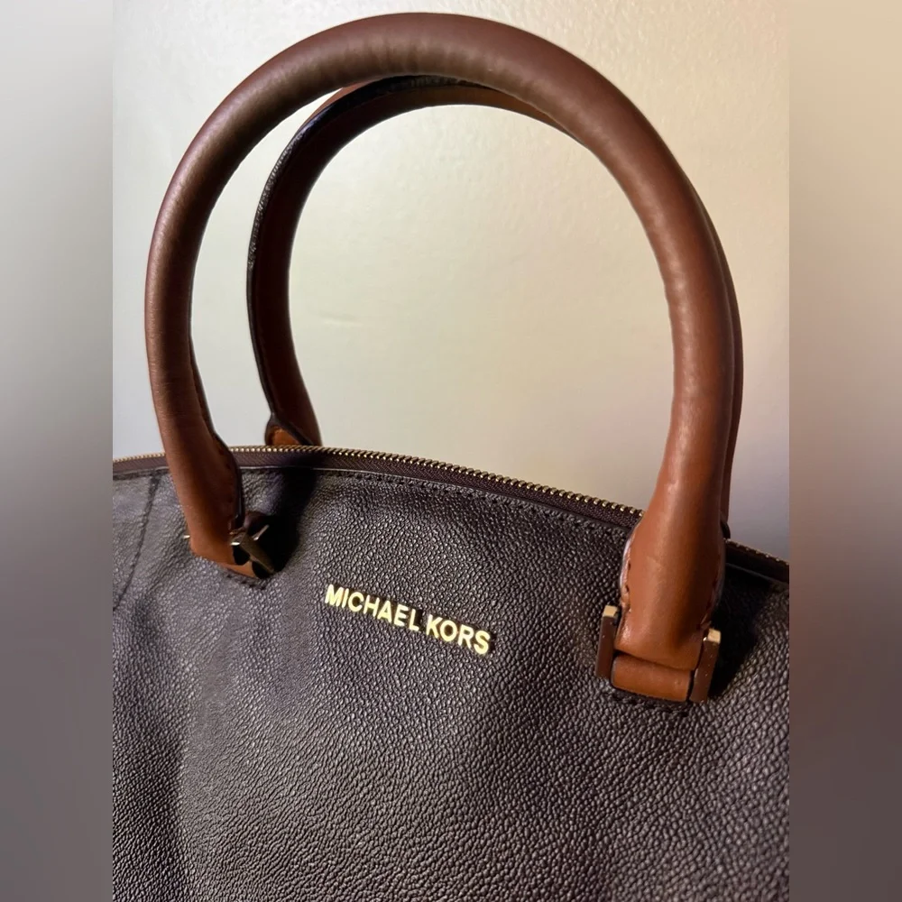 Michael Kors Riley Large Signature Satchel - Picture 5 of 13